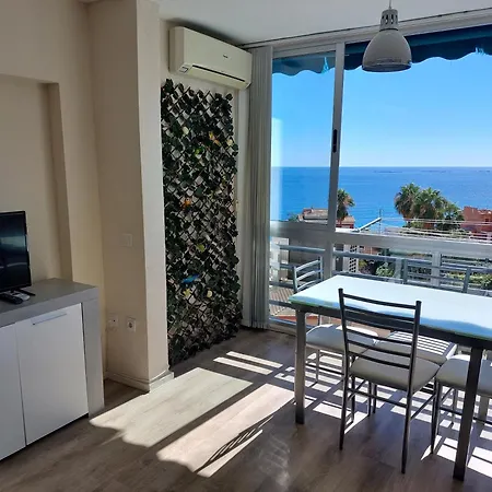 Vistas Al Mar. Junto A La Playa. Garaje Y Piscina.