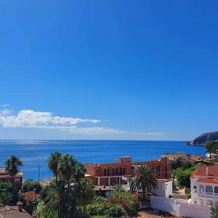 Vistas Al Mar. Junto A La Playa. Garaje Y Piscina. *